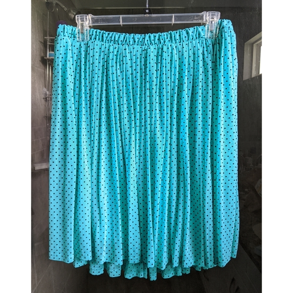 Torrid Turquoise Pleated Polka Dot Skater Skirt - Picture 4 of 7